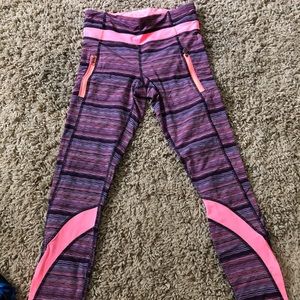 Lulu lemon leggings size 4. 2 little zip pockets